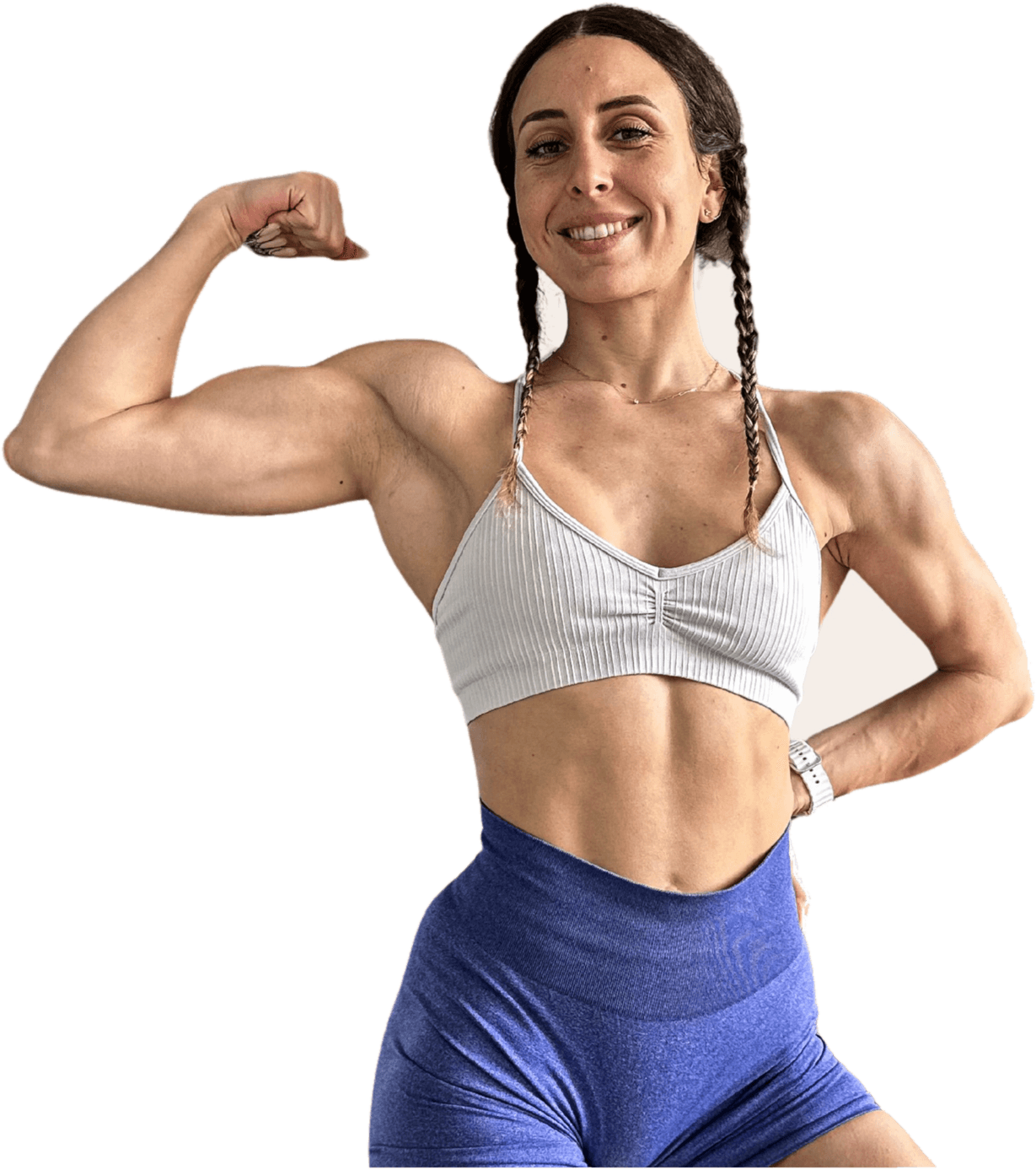 Anaïs, coach sportive, contractant son biceps
